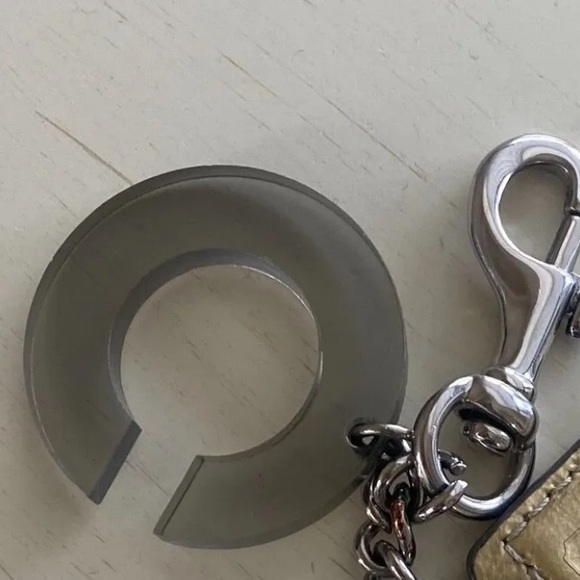 Coach EUC Rare Horse And Carriage Large C's Signature Keychain Fob Bag Charm - Picture 5 of 10